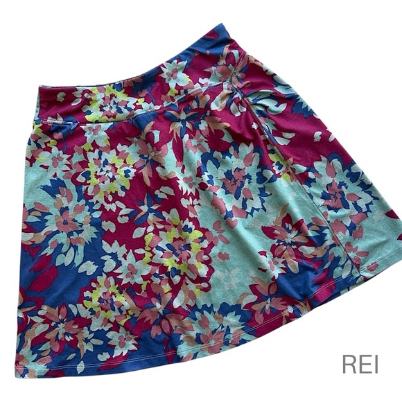 REI | NORTHWAY FLORAL FLARE SKIRT ZIPPER POCKET TUCK DETAIL | EXTRA SMALL - Picture 1 of 8